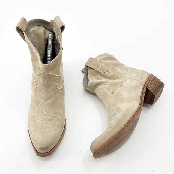 Alberto Fermani Suede Western Style Cowgirl Bootie Beige size 38 - Picture 1 of 10